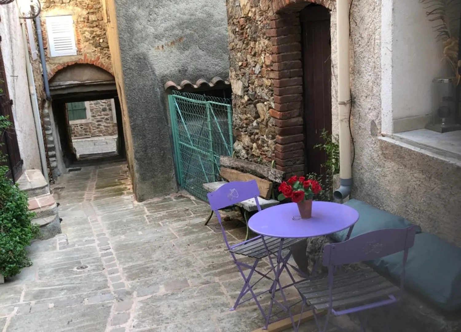 Logement Neuf Centre Du Village Aux Pieds Du Chateau contacts